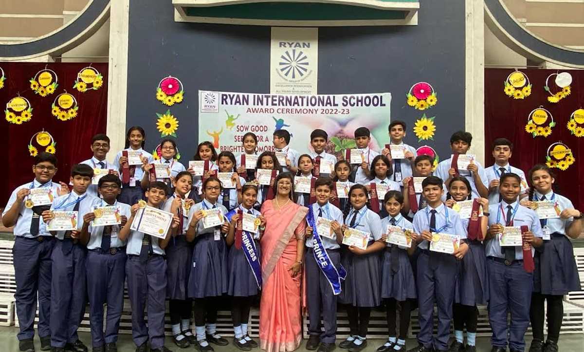 रेयान स्कूल में बच्चों के वार्षिक पुरस्कार से किया गया सम्मानित रेयान स्कूल में बच्चों के वार्षिक पुरस्कार से किया गया सम्मानित